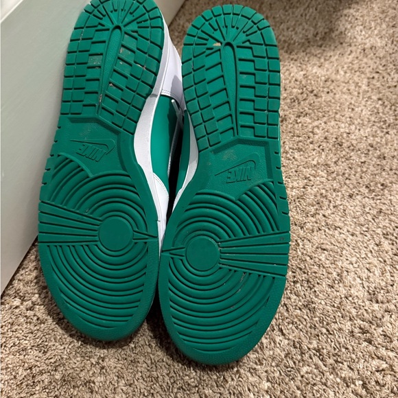 Nike Dunk High Top - Kelly Green & White - Picture 4 of 4